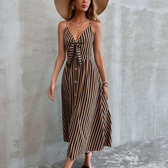 Striped peekaboo knot front cami dress - Picture 4 of 7